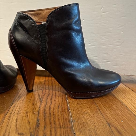 Fossil two-toned, black and brown high heeled leather booties - size 8.5 - Picture 4 of 7